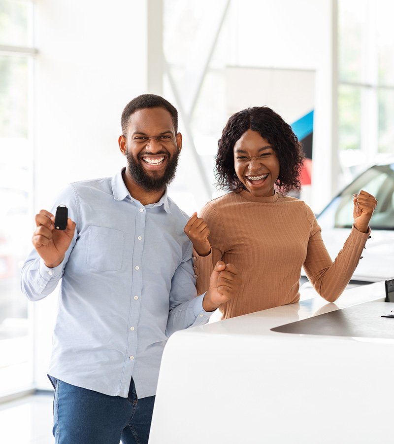 Clientes satisfechos tras reservar su taxi barcelona badalona con éxito.